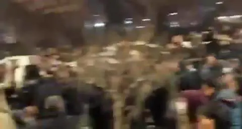 Folla in piazza anche a Mashhad la città dell'ayatollah Khamenei 