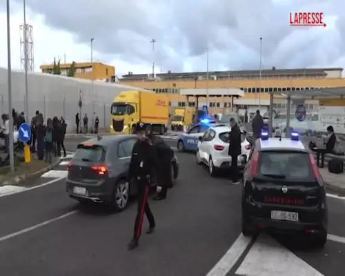 L'arrivo di Meloni e Tajani a Ciampino per accogliere Trentini e Burlò