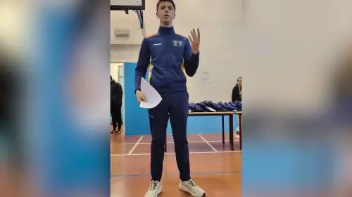 Fiamma olimpica, Massimiliano Allegri tedoforo a Borgomanero: "Una bellissima storia di sport"