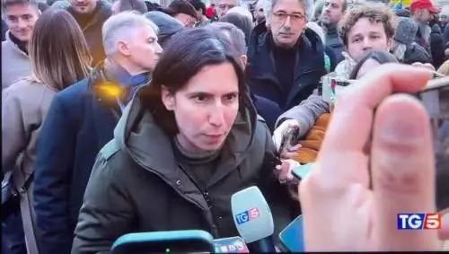 L'appello dell'artista Howtan Re per i giovani dell'Iran: "Manifesto per la loro libertà"