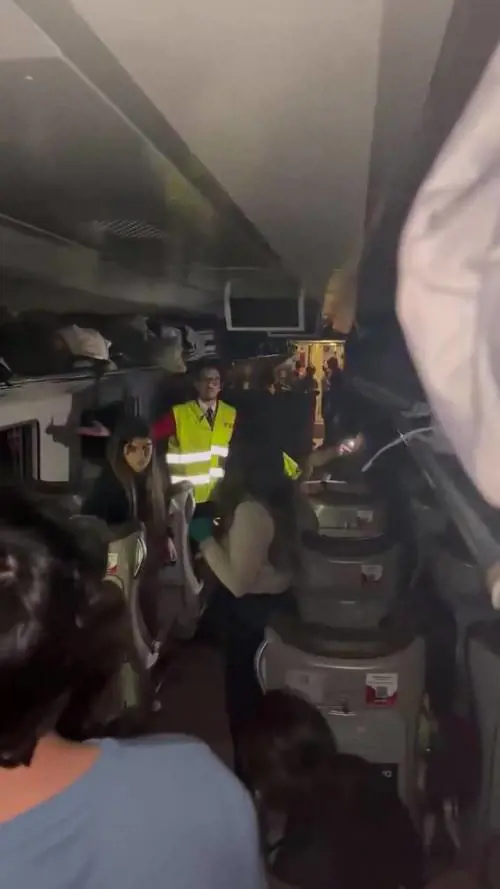 Spagna, le immagini all'interno dei vagoni dopo lo schianto in Andalusia