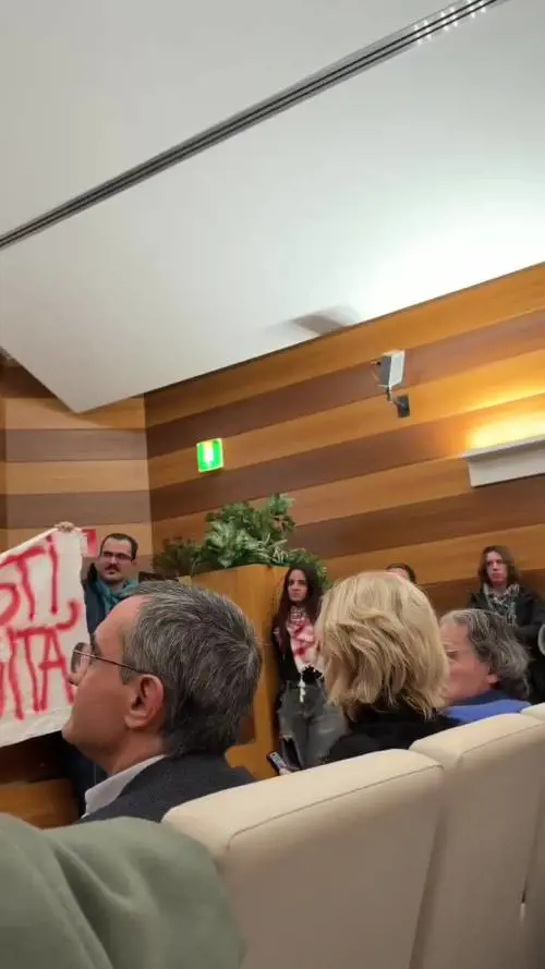 Il coro della vergogna pro Pal