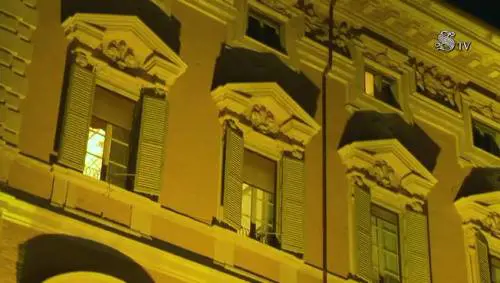 La facciata di Palazzo Madama illuminata di giallo per il Giorno della Memoria 2026