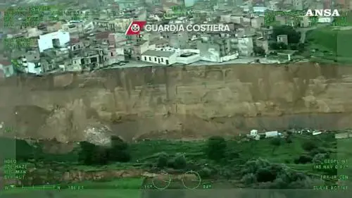 Frana a Niscemi, le immagini dall'elicottero della Guardia Costiera