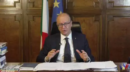 Valditara: Polizza sanitaria per 1,2 milioni di lavoratori della scuola