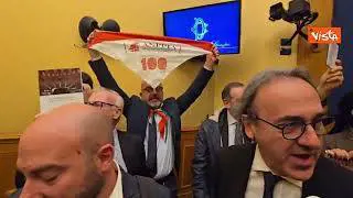 Conferenza su Remigrazione alla Camera, Pd M5s e Avs occupano Sala Stampa e cantano 'Bella Ciao'
