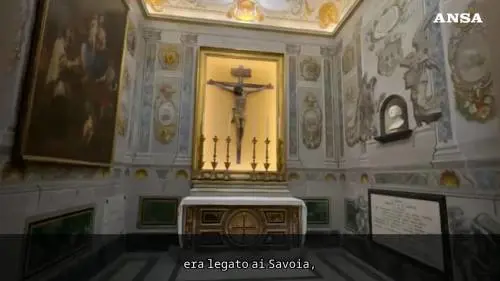 Angelo con il volto di Meloni? Il parroco: "La somiglianza c'è"