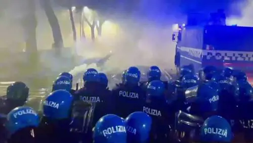 Guerriglia a Torino, la Questura: "1.100 facinorosi al corteo pro-Aska"