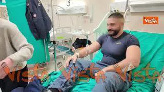 Meloni visita in ospedale il poliziotto aggredito durante il corteo a Torino