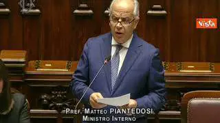 Scontri Torino, Piantedosi: Ai manifestanti sequestrate anche chiavi inglesi, coltelli e sassi