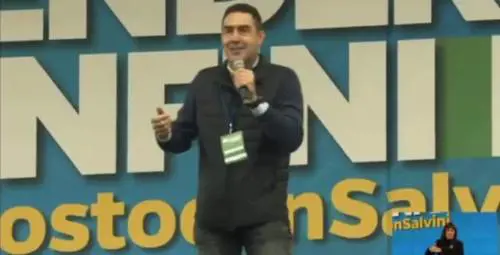 "No signori, sono qua". Salvini sbugiarda Vannacci sui social