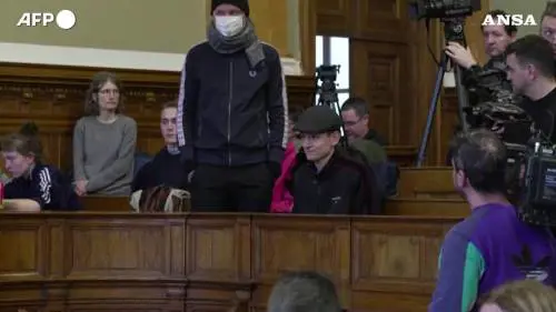 Budapest condanna a 8 anni per violenza Maja T.