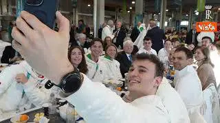 Milano-Cortina 2026, Mattarella a pranzo al villaggio Olimpico con le atlete e gli atleti azzurri
