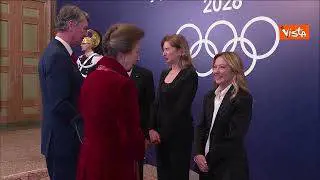 Milano Cortina, la Principessa Reale Anna del Regno Unito arriva alla cerimonia d'apertura