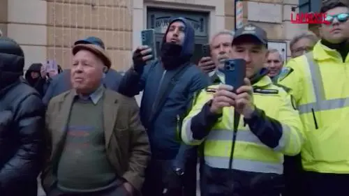 Giorgia Meloni torna a Niscemi: il sopralluogo nella zona rossa