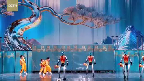 Robot umanoidi sul palco: show di forza cinese per il Capodanno lunare