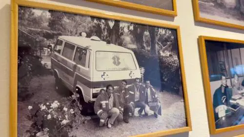 La benedizione di Don Mazzi all'immagine di San Francesco in edicola