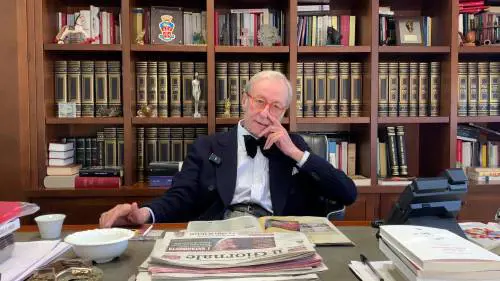 Sgarbi è resuscitato, evviva