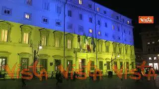 Quattro anni della guerra in Ucraina, Palazzo Chigi illuminato con la bandiera di Kiev
