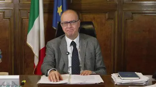 Valditara: "Prendersi cura degli spazi pubblici è un fondamentale esercizio di convivenza civile"