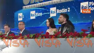 Conti chiede l'applauso in conferenza stampa per Achille Lauro dopo l'esibizione per Crans Montana