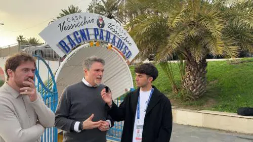 Fuori Sanremo, l'omaggio a Beppe Vessicchio