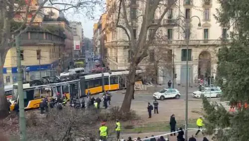 Tram deragliato, il video dal luogo dell'incidente