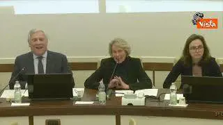 Bagarre in Commissione Senato, Tajani a Conte: Io non sono andato in ginocchio da Merkel o da Trump