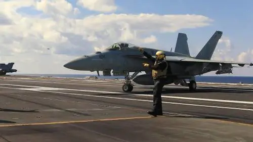 Le operazioni a bordo delle portaerei Usa: così avvengono gli attacchi in Iran