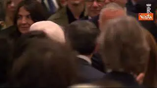 Mattarella lascia la Scala tra gli applausi dopo la cerimonia per i 150 anni del Corriere della Sera