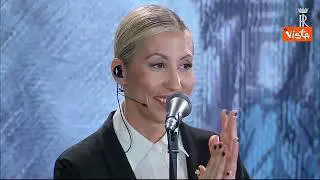 L'emozionante performance di Malika Ayane con la sua "Ricomincio da qui" al Quirinale per l'8 marzo