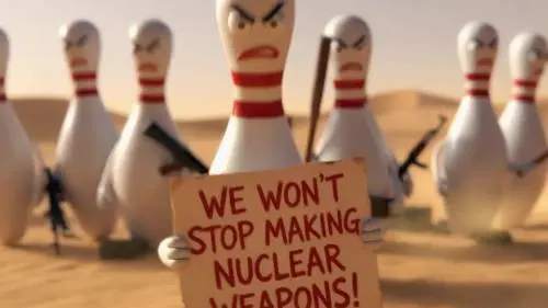 La guerra in Iran diventa una partita di bowling, bufera sul video social pubblicato dalla Casa Bianca