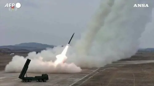 La Corea del Nord effettua test di lanciarazzi multipli