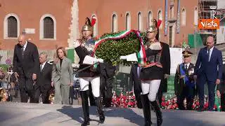 Giornata dell'Unità d'Italia, l'omaggio di Mattarella al Milite Ignoto all'Altare della Patria
