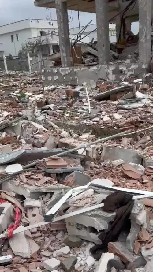 Esplosione a Roma, coinvolte diverse palazzine: le prime immagini