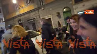 Il ballo di Bonelli e Fratoianni al corteo per la vittoria del No al Referendum