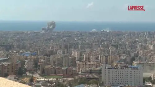 Raid di Israele su Beirut, le immagini delle esplosioni