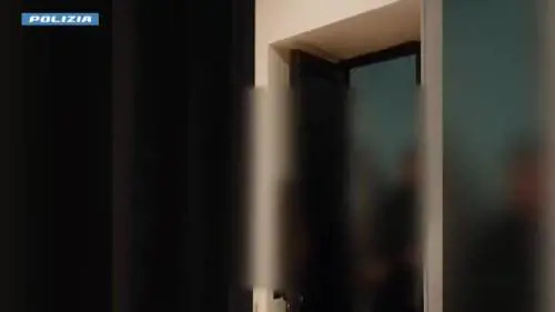 Ospita i poliziotti per tre giorni in casa: ecco come una 83enne ha sventato il raggiro 