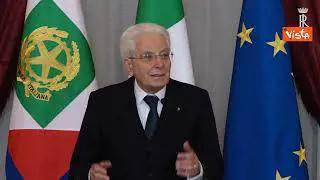 Mattarella: Autoironia per resistere a tentazioni potere. Papa mette in guardia da autoesaltazione