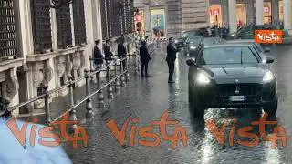 Zelensky arriva a Palazzo Chigi per incontro con Meloni. La pioggia e l’ingresso in macchina