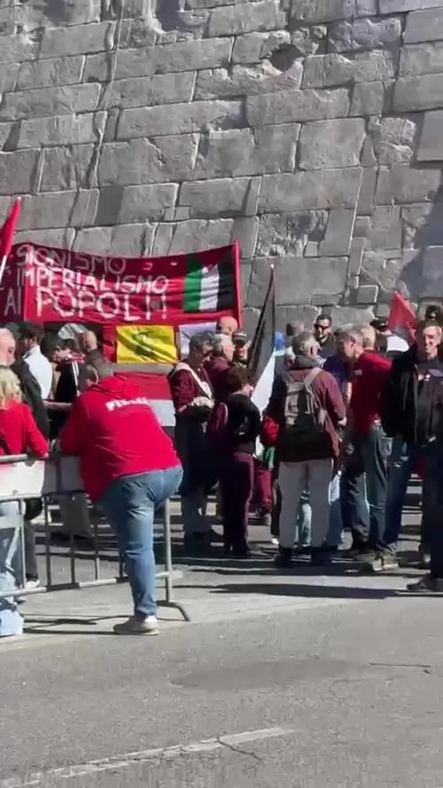 Bandiere dell'Iran, della Palestina e di Cuba