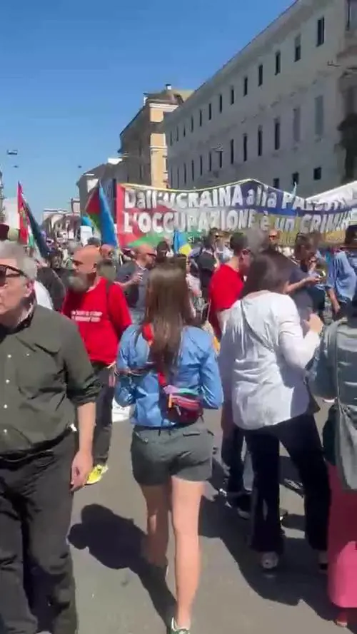 Il momento in cui Milano ricorda ancora di essere stata "liberata"