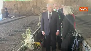 Tajani depone una corona d'alloro alle Fosse Ardeatine in occasione del 25 aprile