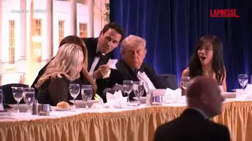 Spari durante la cena di gala con i giornalisti: Trump avvertito della minaccia