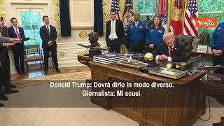Trump prende in giro il direttore della Nasa per le grandi orecchie: Ha un super udito, sapete?