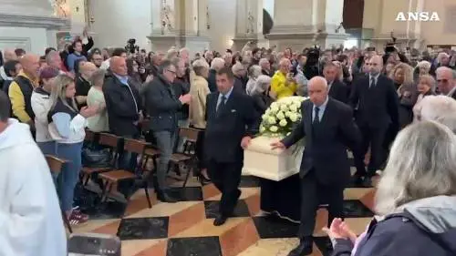 Funerali Zanardi, l'ingresso del feretro nella chiesa di Santa Giustina