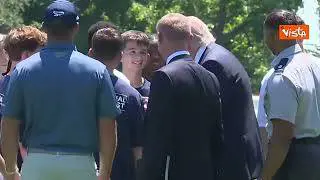 Trump insegna la 'Trump Dance' a un gruppo di ragazzi alla Casa Bianca