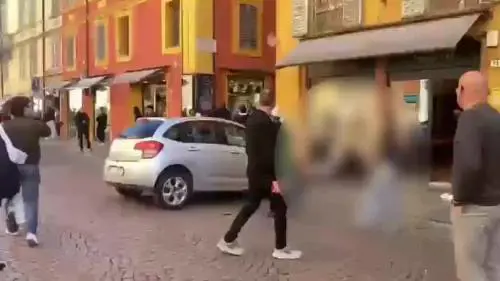 Modena, il video dei feriti a terra sull'asfalto 