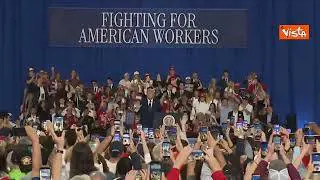 Trump balla la 'Trump Dance' sulle note di Ymca a un evento politico a New York