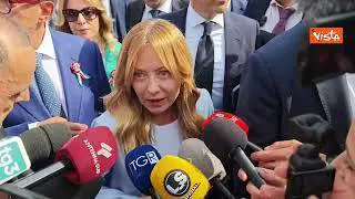 2 giugno, Meloni scherza con i giornalisti: Non vi fate male